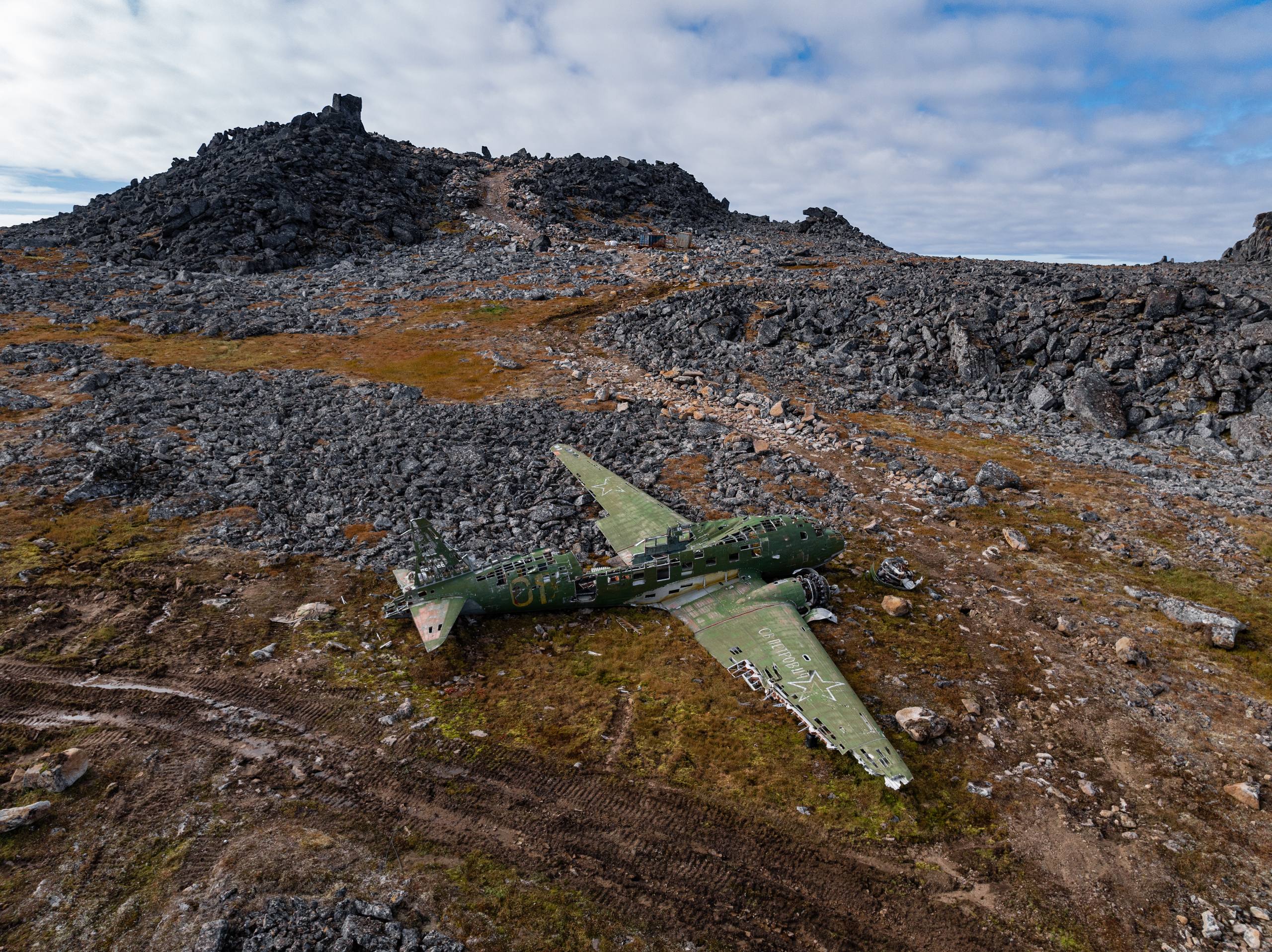 Обломки самолета Ли-2 на острове Ратманова
