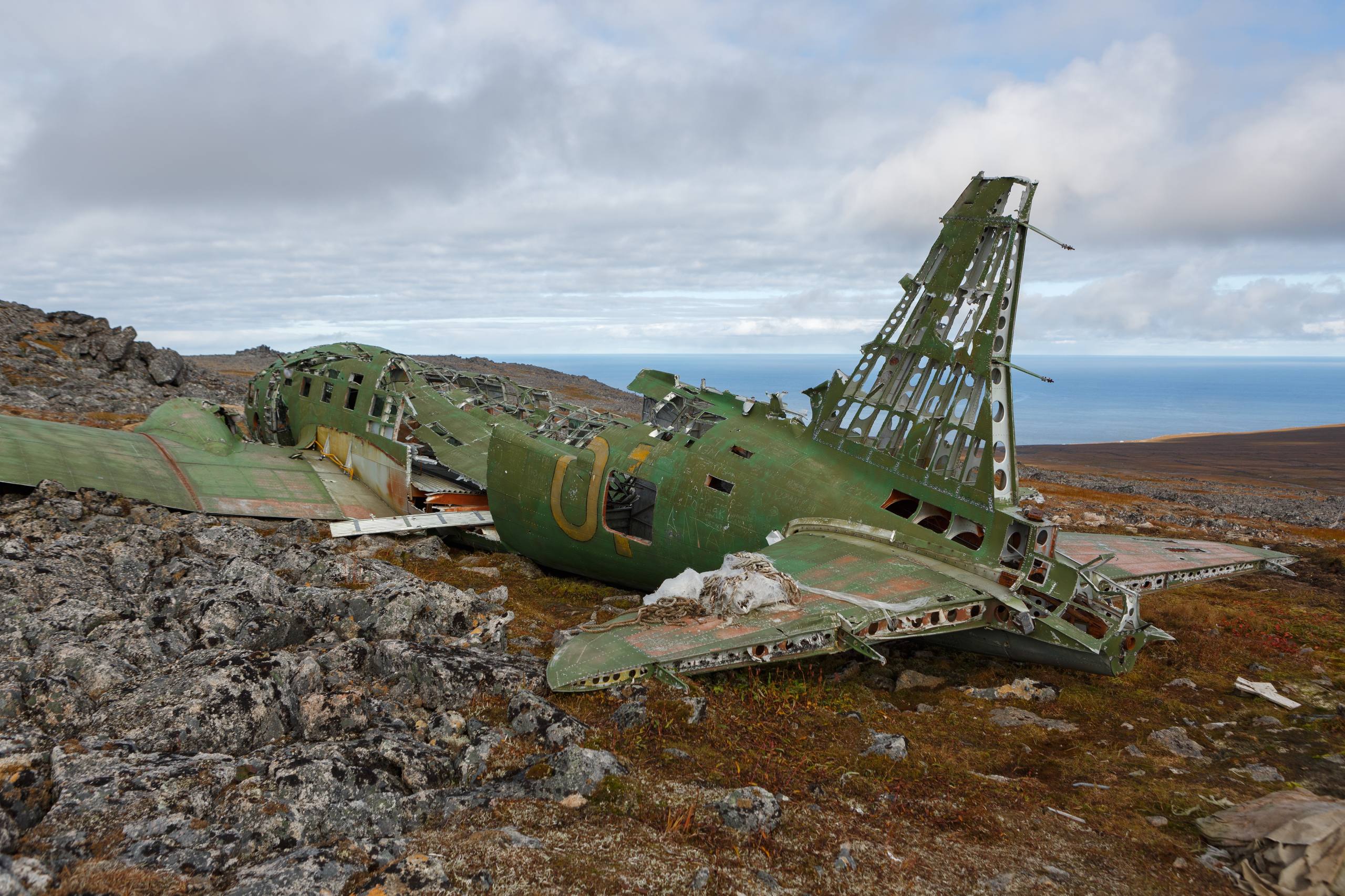 Обломки самолета Ли-2 на острове Ратманова