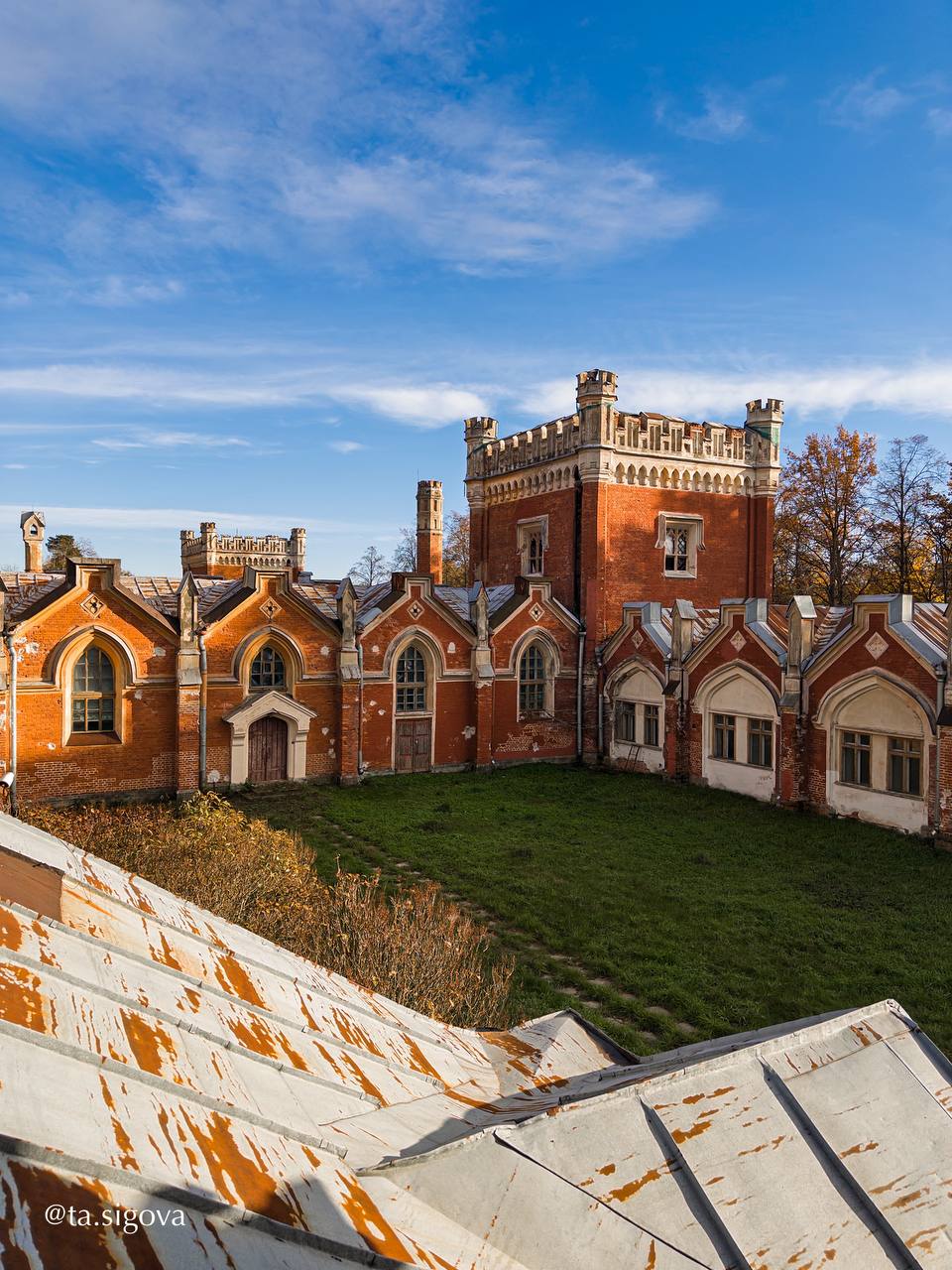 Закрытые императорские конюшни