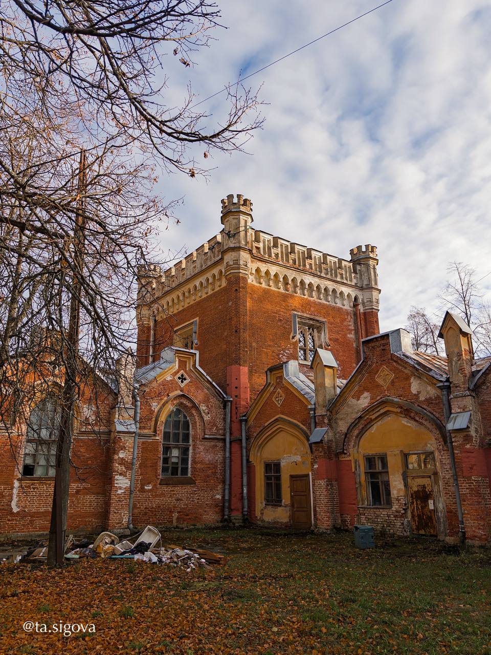 Закрытые императорские конюшни