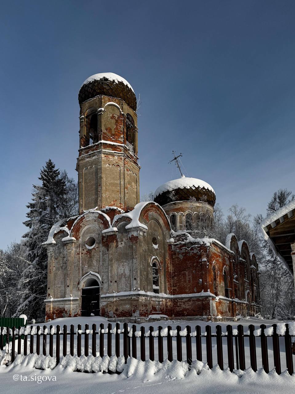 Заброшенная церковь в Беляницах