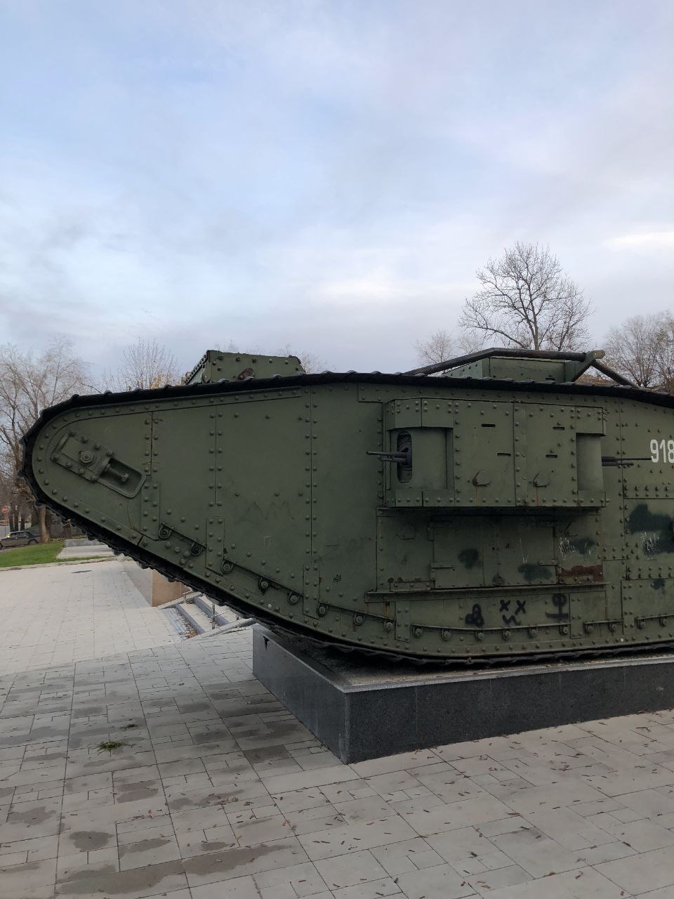 Танк Mark V в Луганске