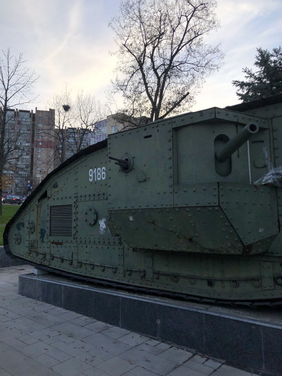 Танк Mark V в Луганске