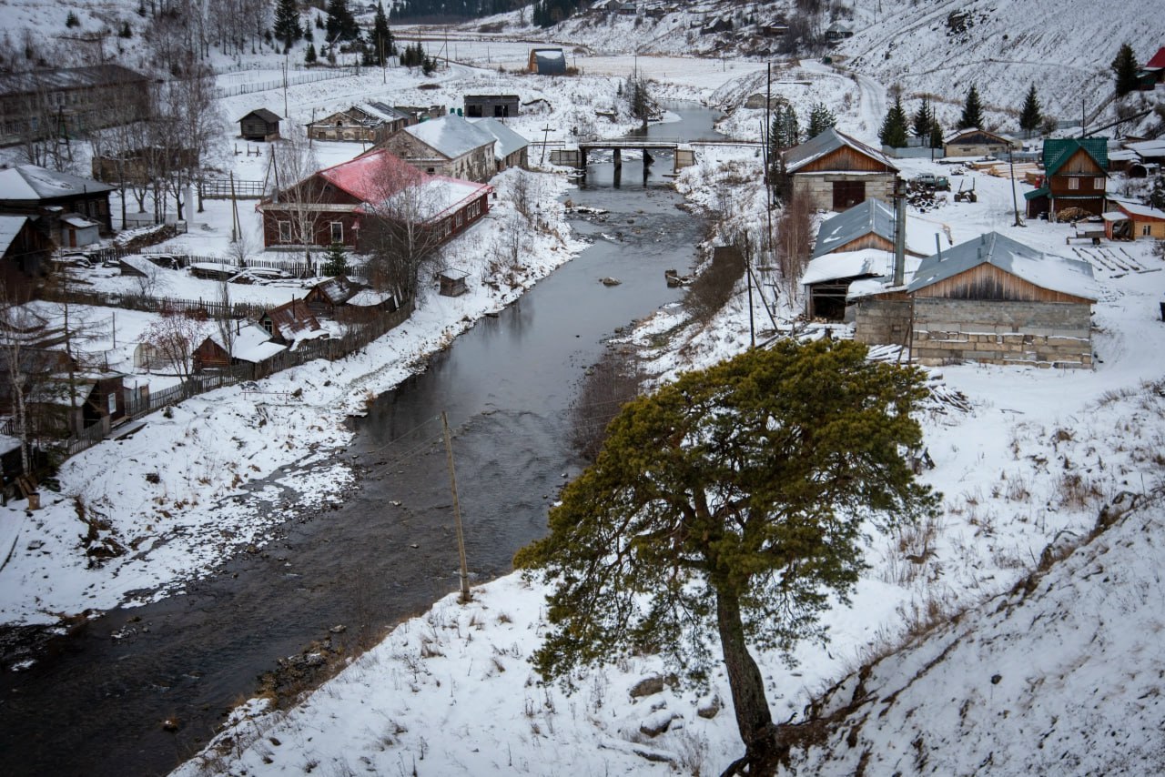 Село Кын и скалы-бойцы