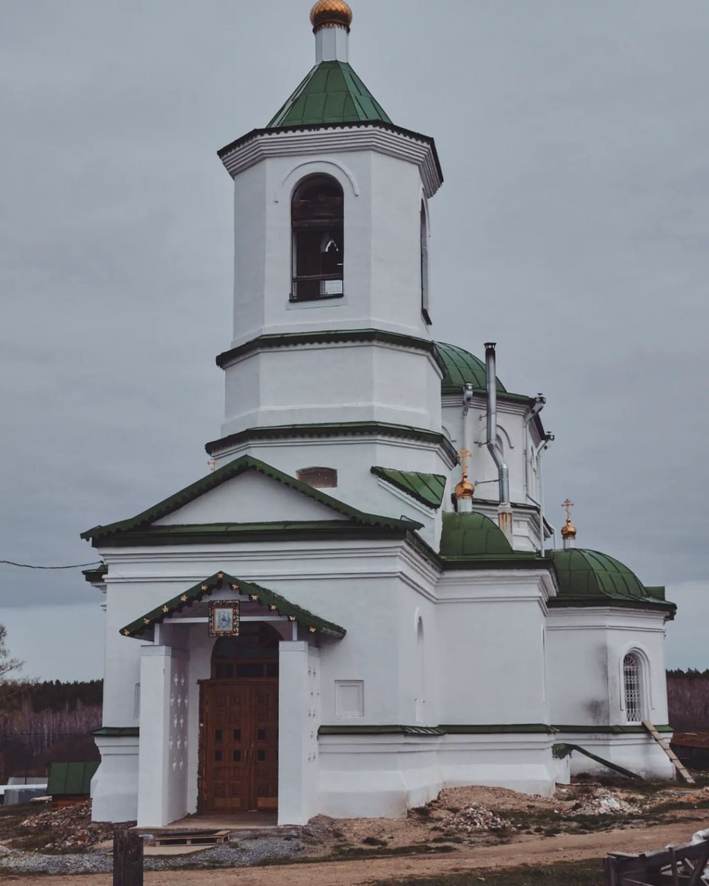 Храм Троицы в Ларине
