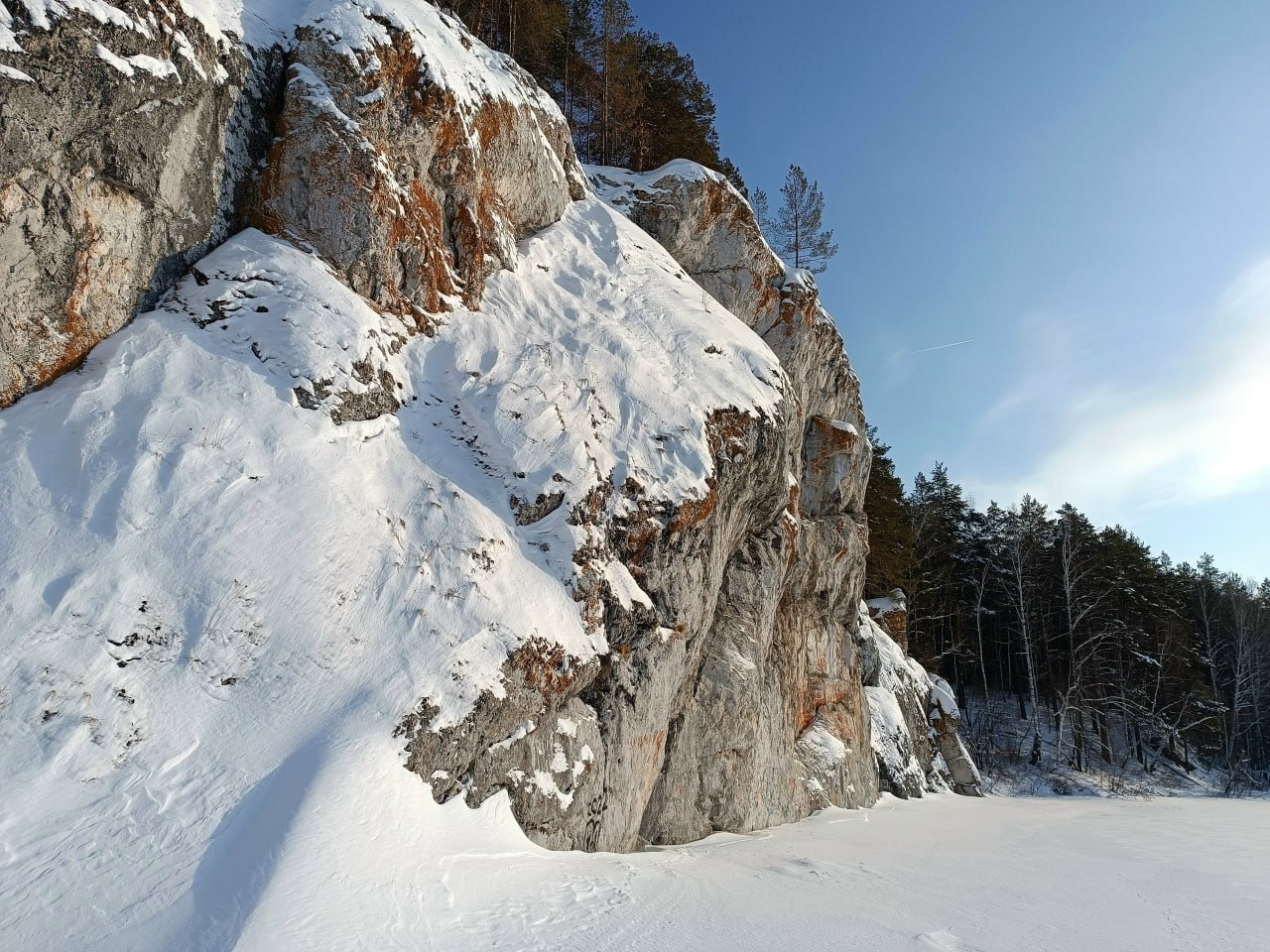 Скалы Старик и Старуха