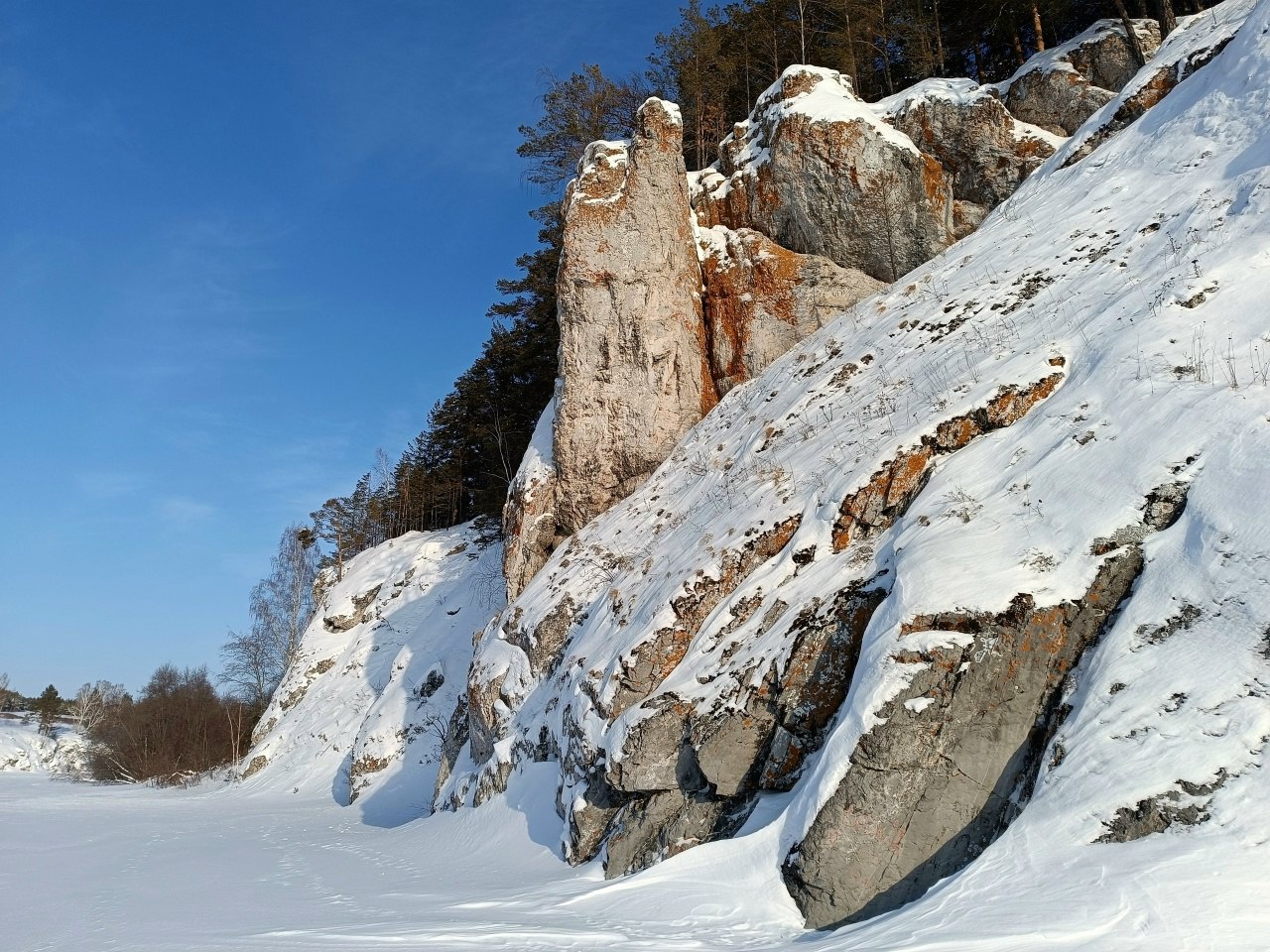 Скалы Старик и Старуха
