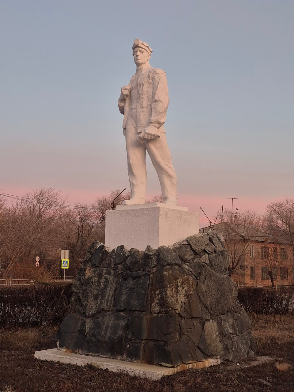 Памятник Горняк в Гае
