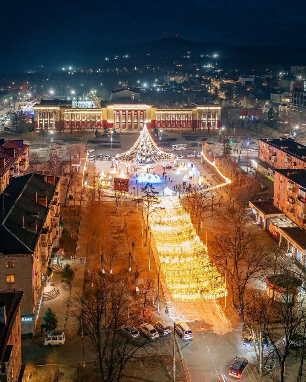 Площадь Ленина, Артём