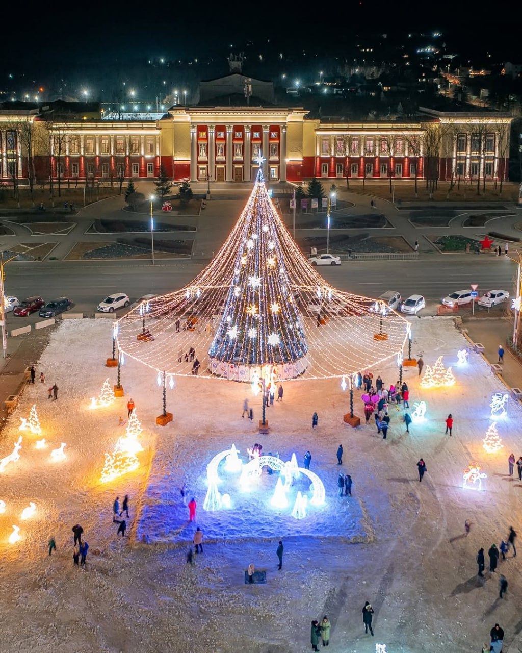 Площадь Ленина, Артём