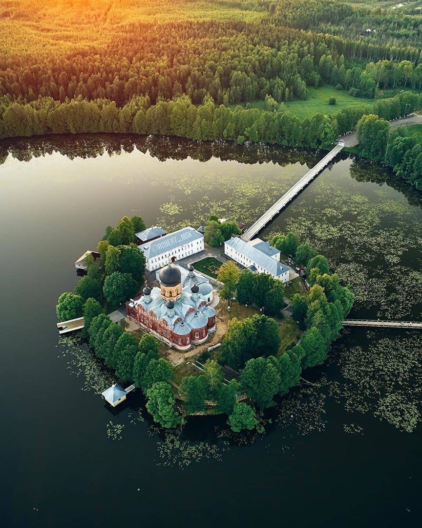 Островной монастырь