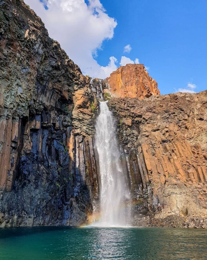 Водопад Красные камни