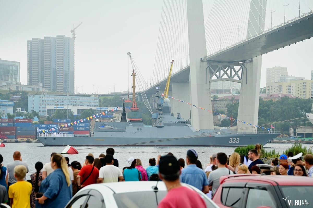 Парад ТОФ во Владивостоке