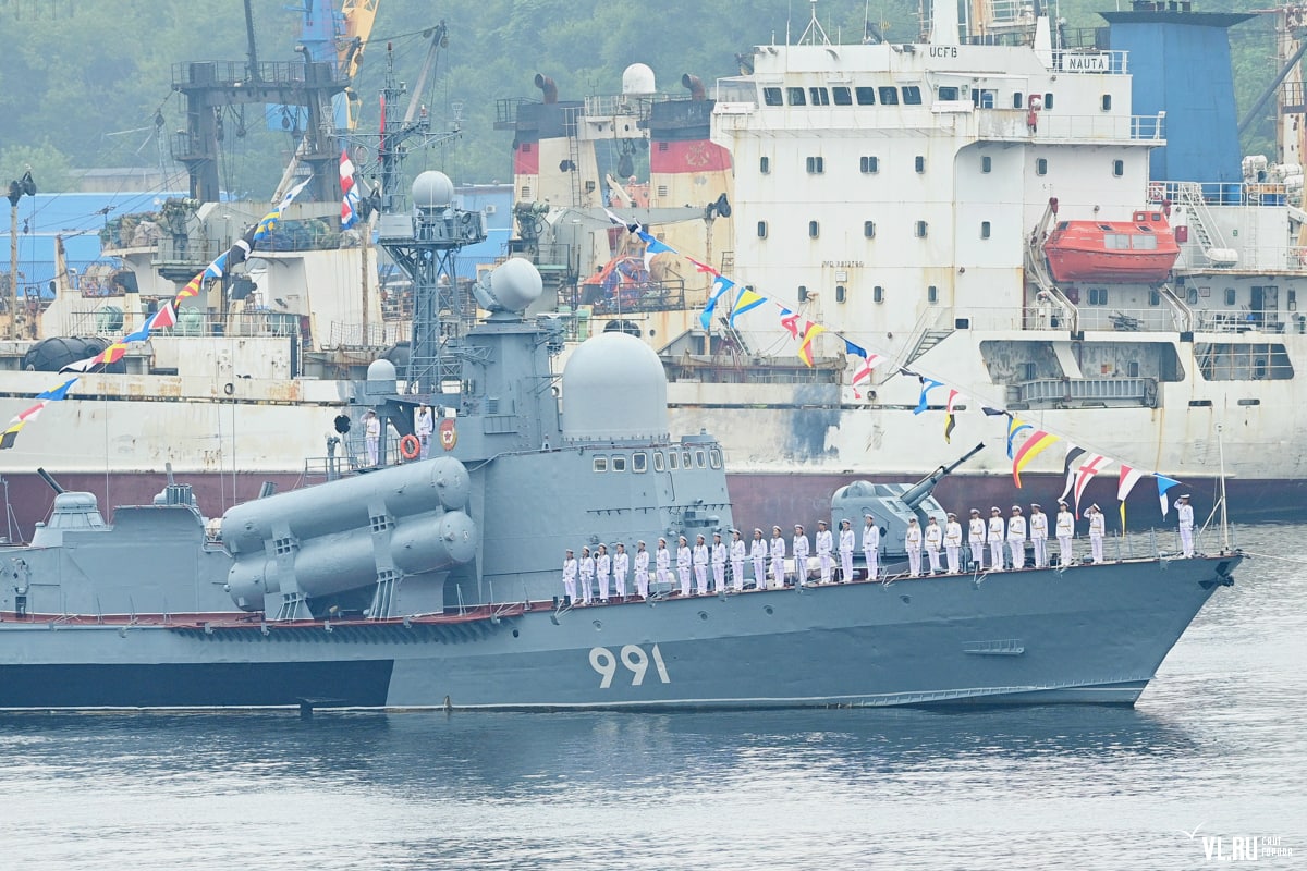 Парад ТОФ во Владивостоке