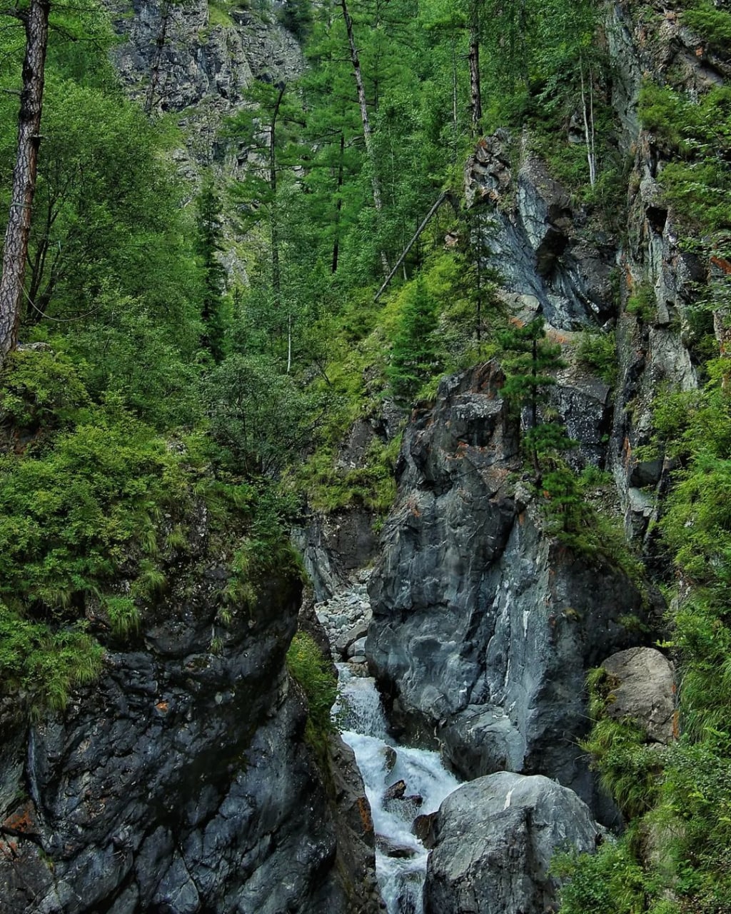 Водопады на реке Кынгарга