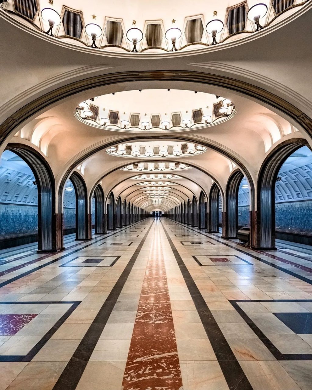 Станция метро Маяковская
