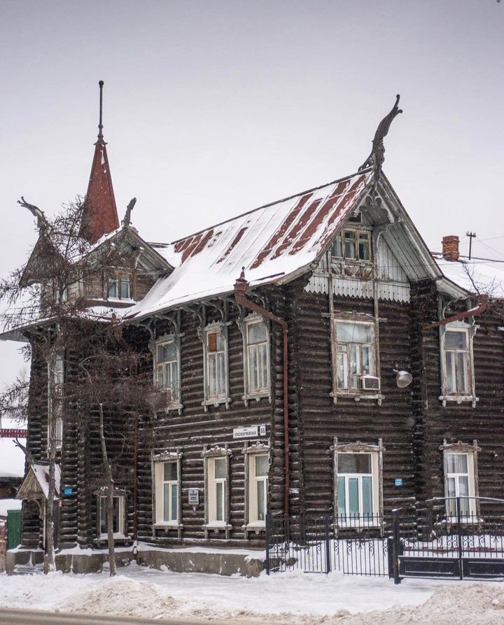 Томский дом с драконами