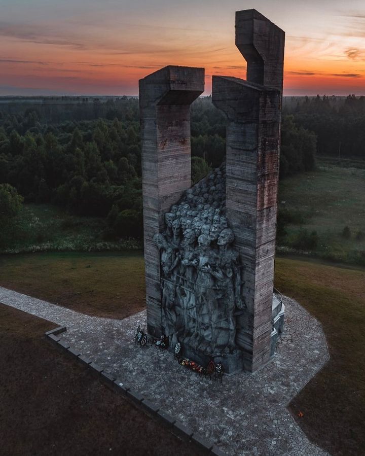 Мемориал Дулаг-100