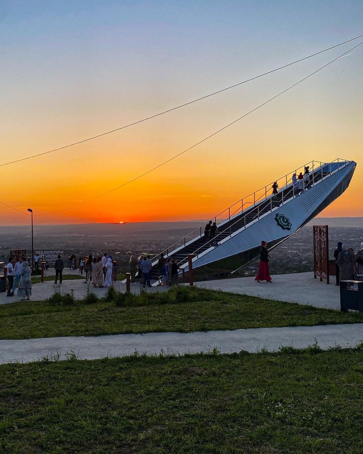 Лестница в небеса, Грозный