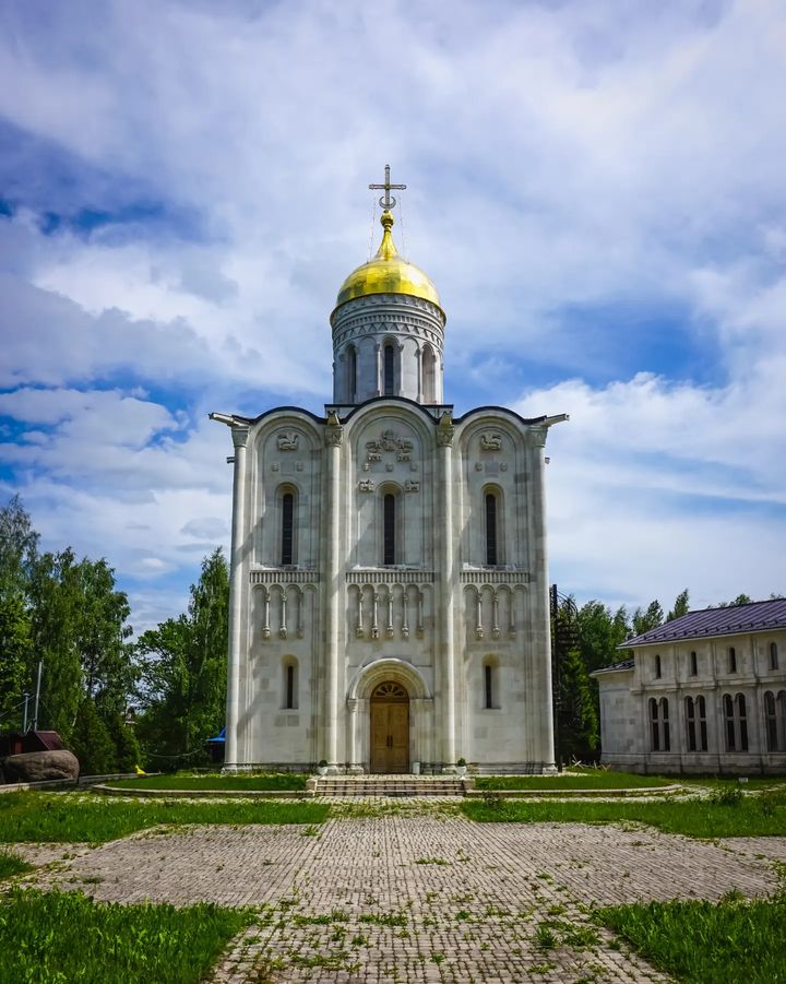 Собор в селе Лызлово