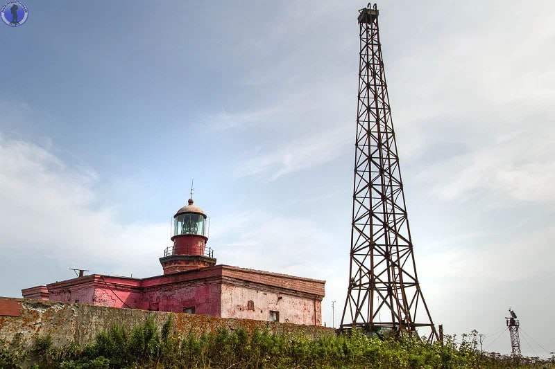 Маяк на мысе Крильон
