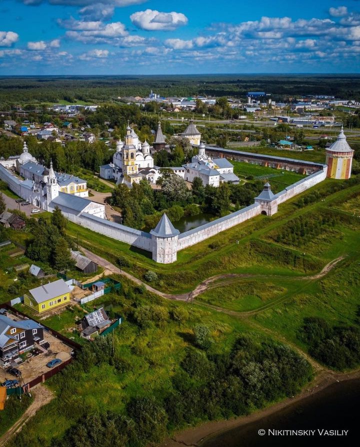 Спасо-Прилуцкий монастырь