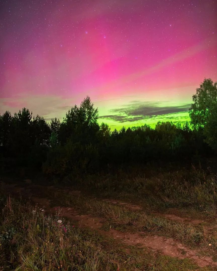 Северное сияние над Уралом