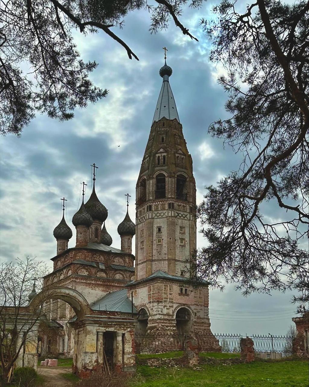 Храмовый комплекс в селе Парское