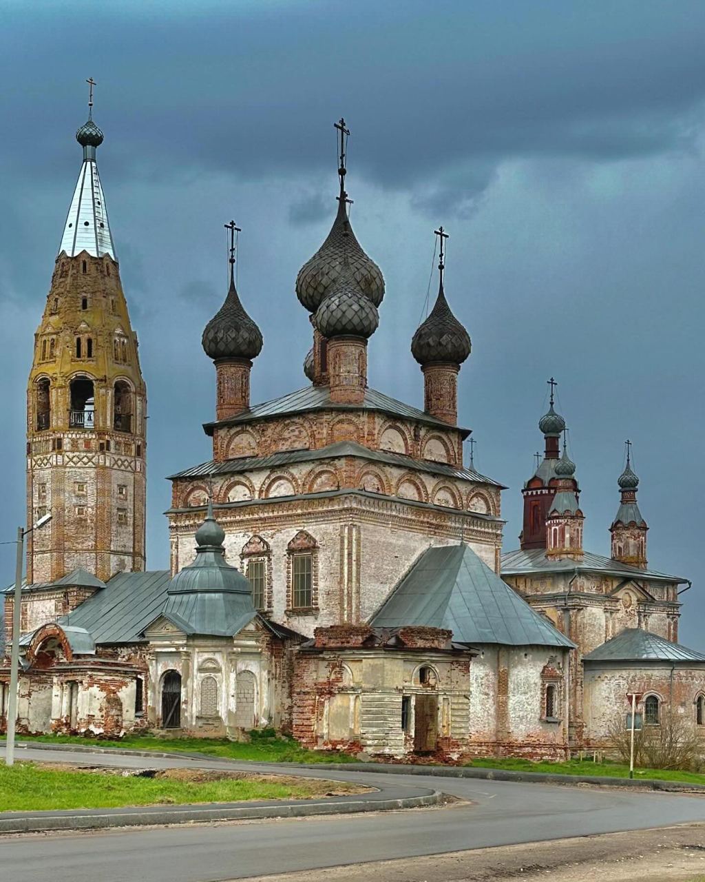 Храмовый комплекс в селе Парское
