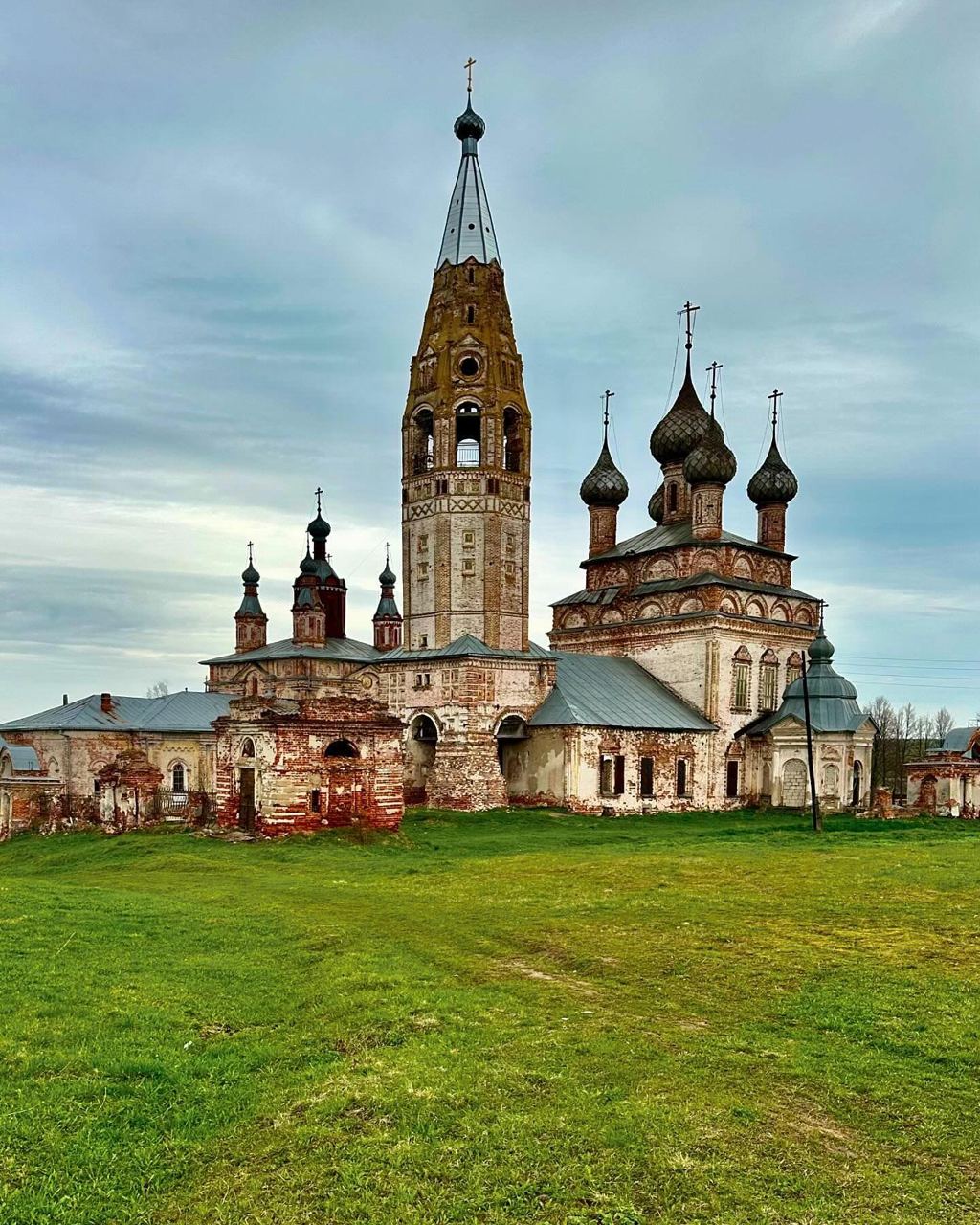 Храмовый комплекс в селе Парское