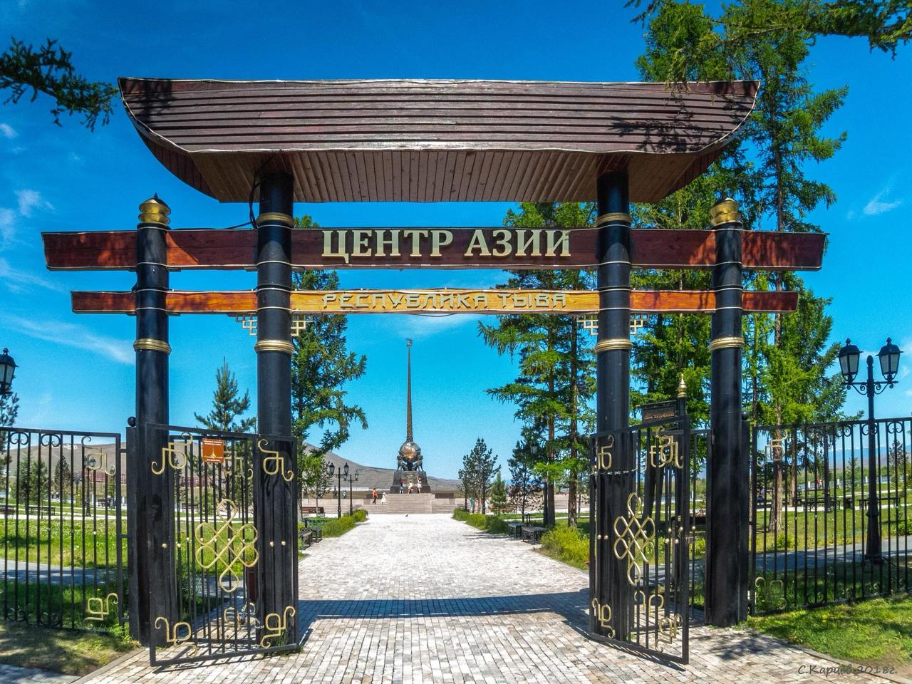 Обелиск Центр Азии