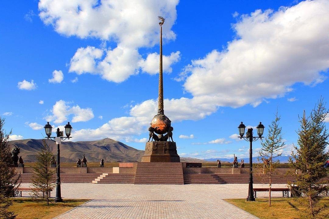 Обелиск Центр Азии