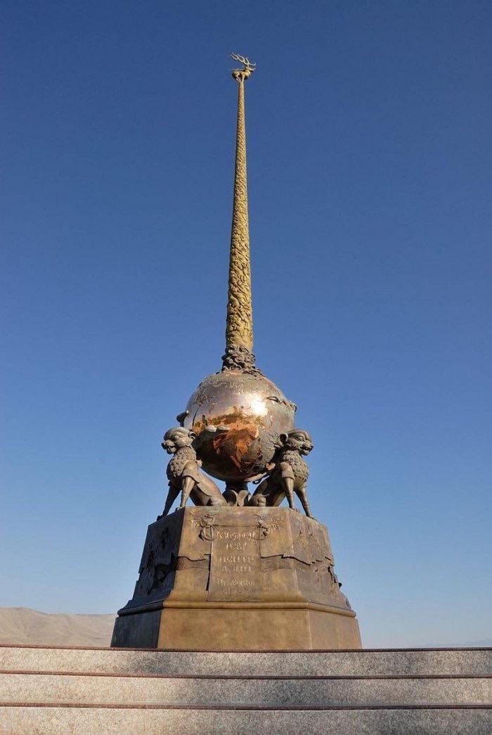 Обелиск Центр Азии