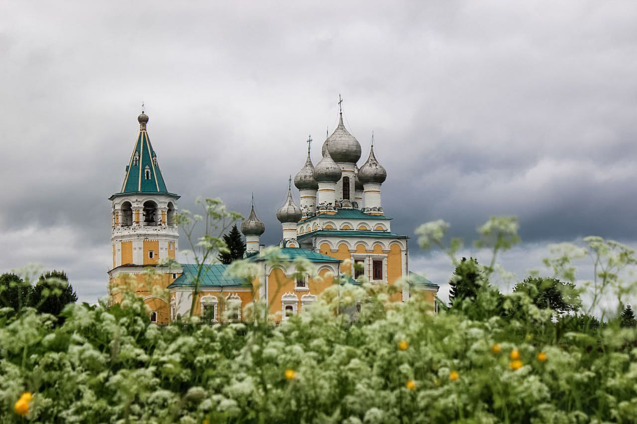 Храм в селе Матигоры
