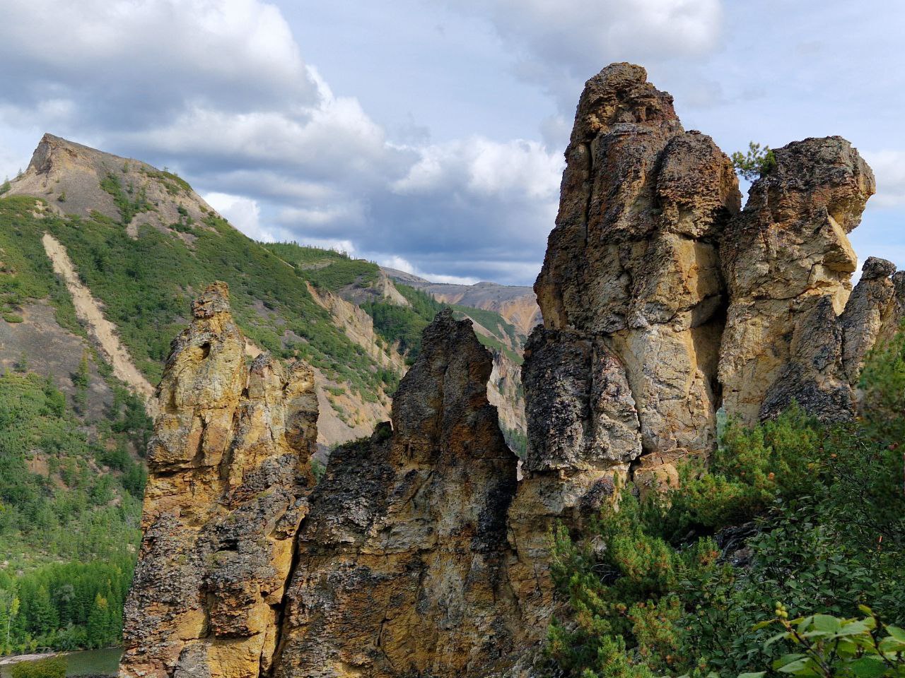 Каменные останцы у р. Хета