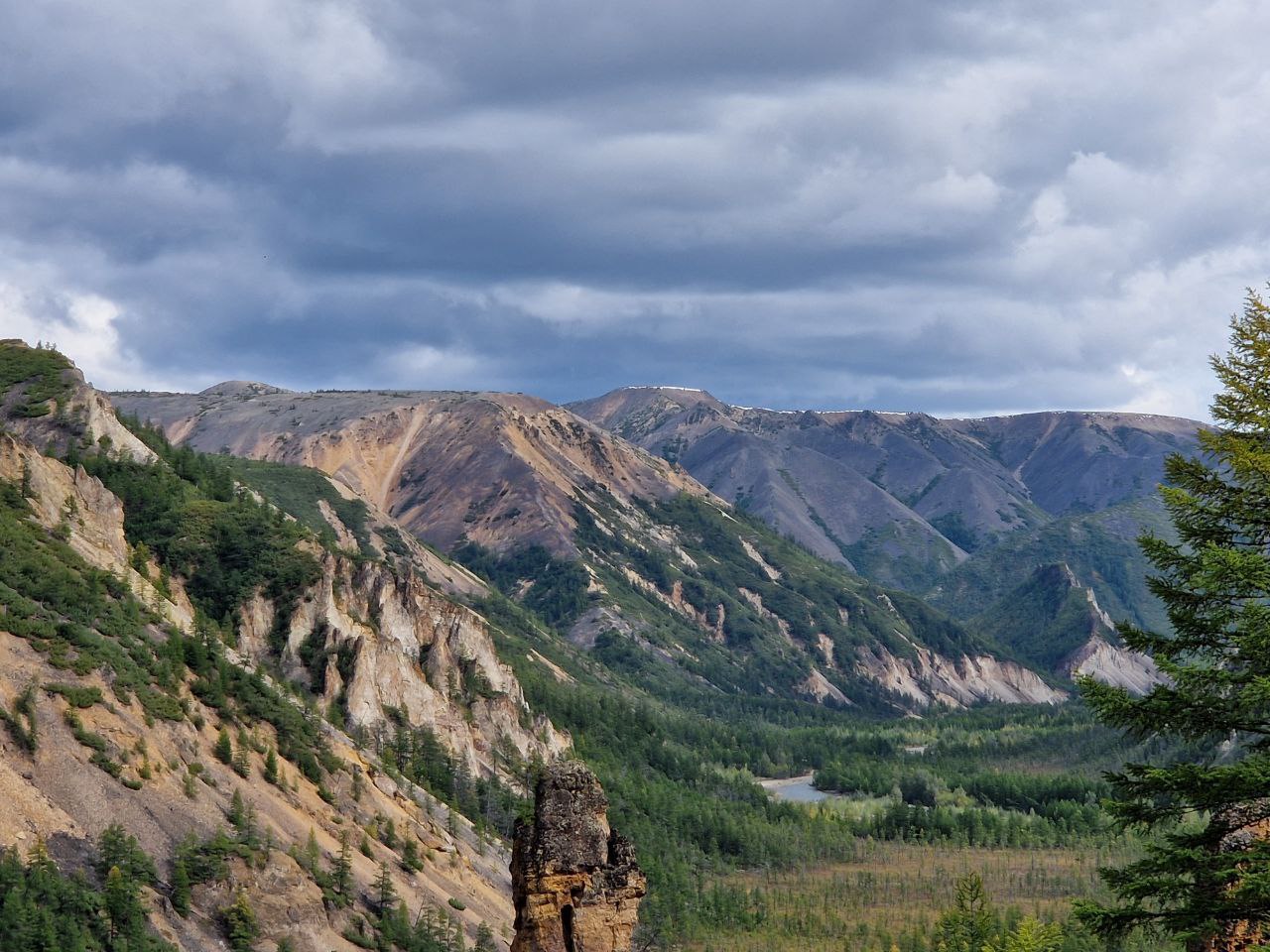 Каменные останцы у р. Хета