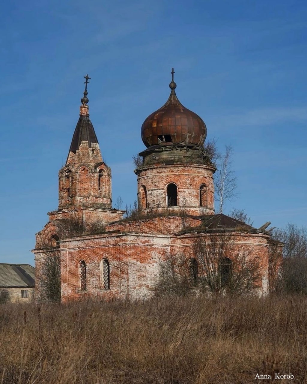 Заброшенная церковь в Русиново
