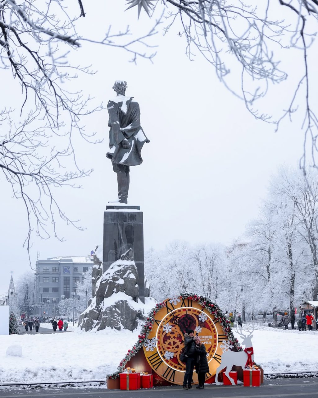 Памятник Горькому