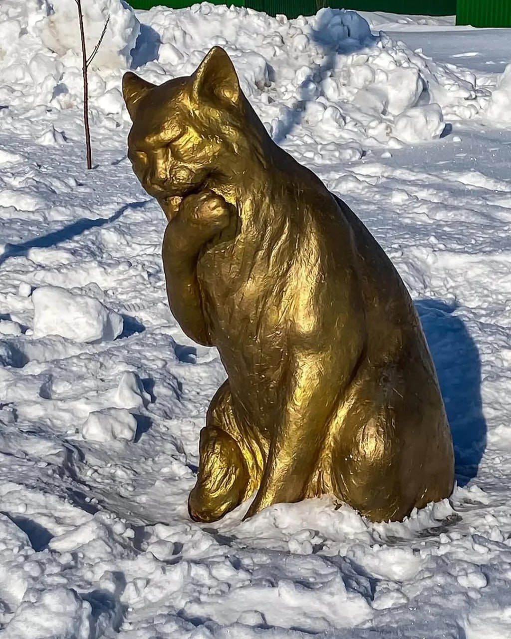 Аллея кошек в селе Кошки