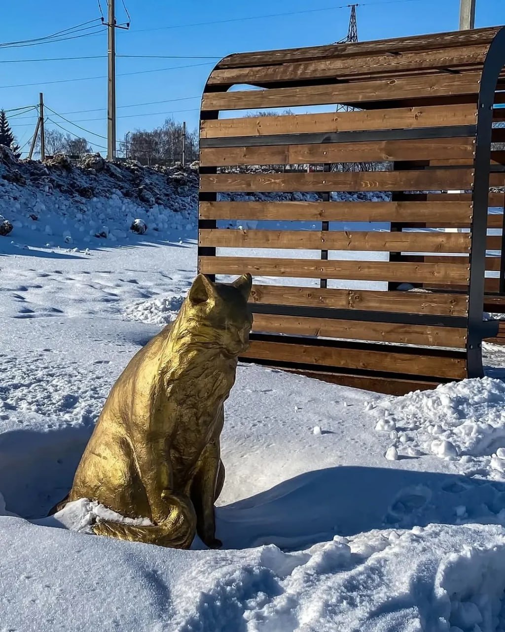 Аллея кошек в селе Кошки