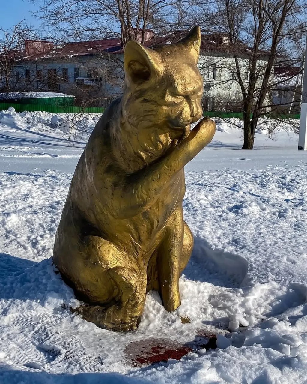 Аллея кошек в селе Кошки