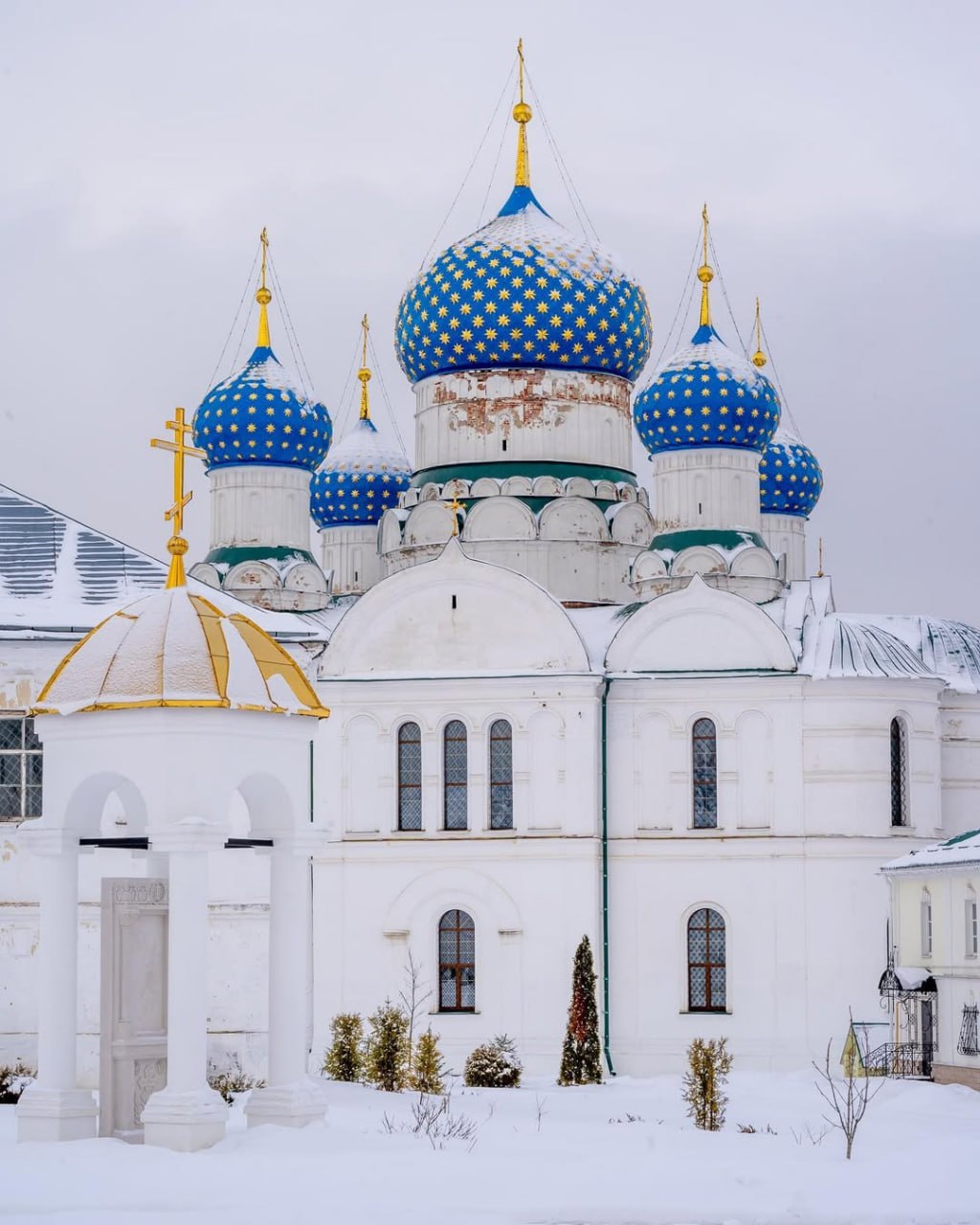 Богоявленский монастырь