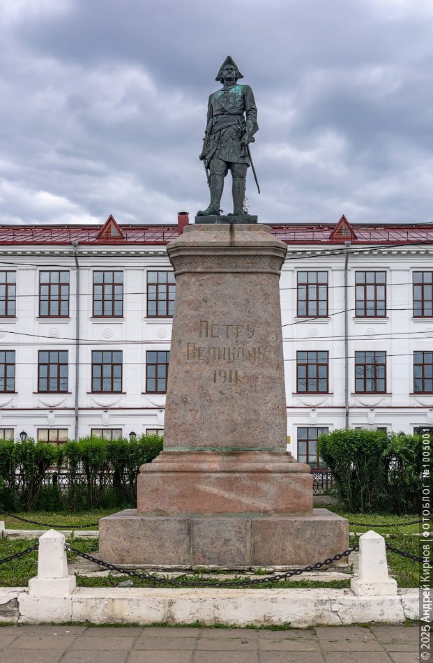 Памятник Петру I в Архангельске