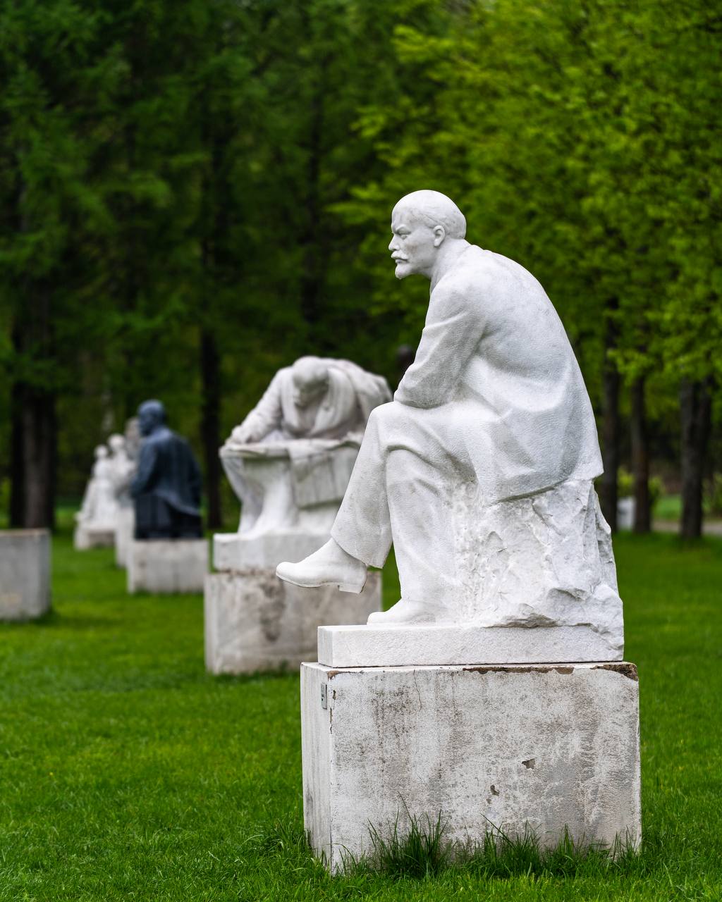 Памятники Ленину в Ленинских Горках