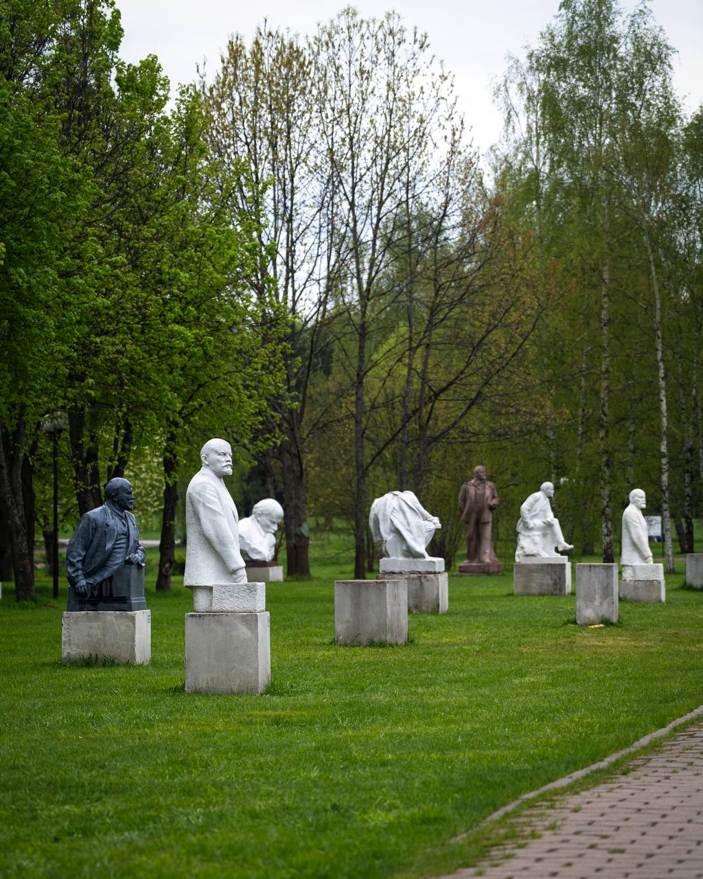 Памятники Ленину в Ленинских Горках